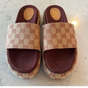 Gucci Beige and Brown Flats